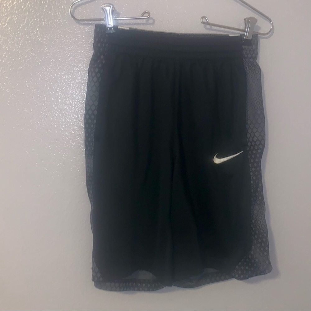 Nike Dri-Fit Youth Large workout sporty athletic shorts pockets black grey